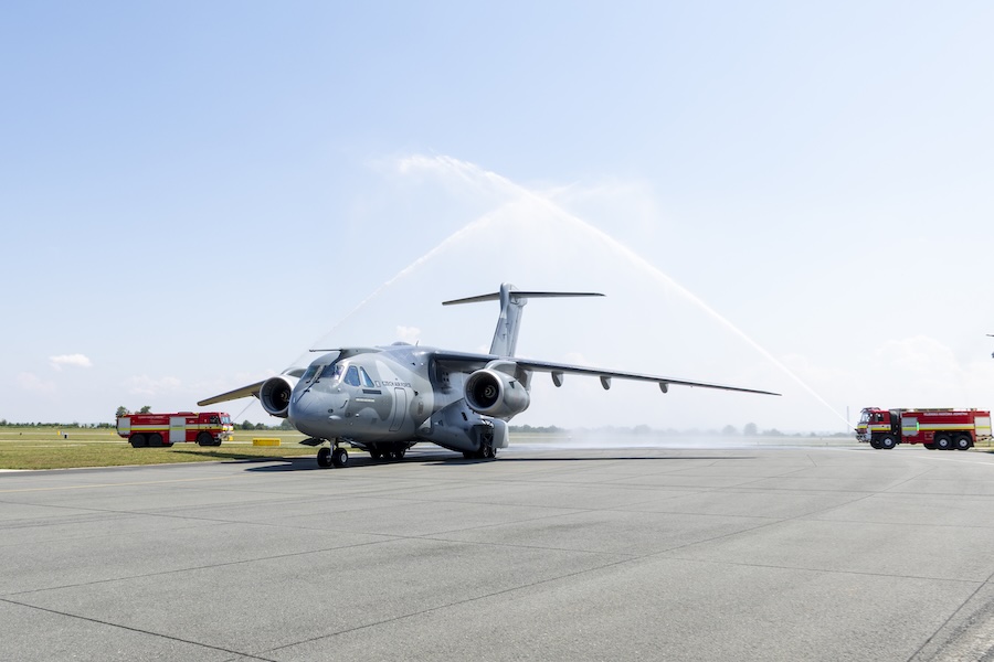 Embraer delivered the first C-390 Millennium multi-mission transport aircraft to the Czech Air Force on Thursday during a ceremony at Prague Kbely Air Base.