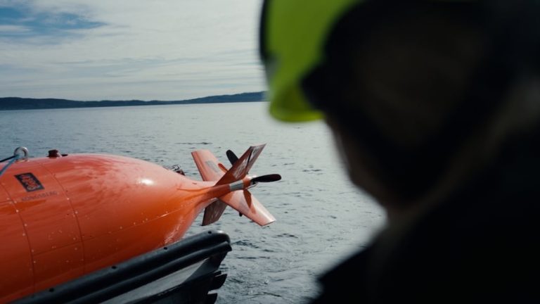 Kongsberg and Oceaneering International have been selected by the U.S. Department of War’s Defense Innovation Unit to support the Combat Autonomous Maritime Platform program. The effort is focused on developing an Extra-Large Uncrewed Undersea Vehicle for future U.S. Navy missions.