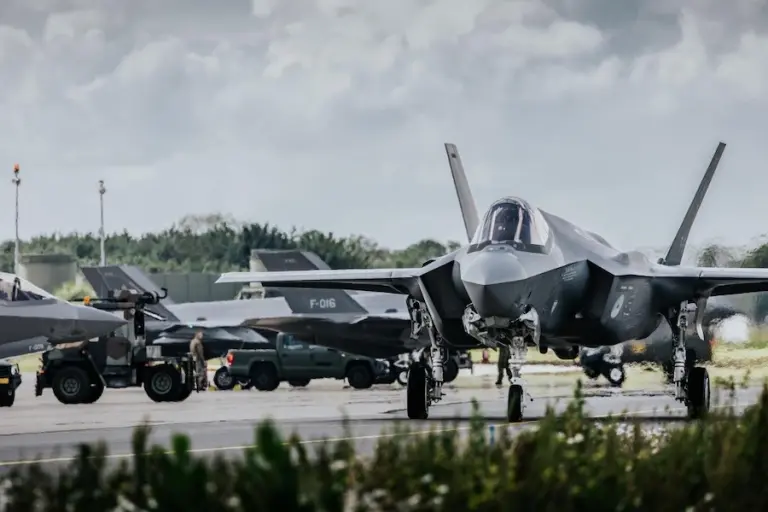 Dutch and Danish F-35 fighter jets took part in a multinational Weapons Instructor Course at Leeuwarden Air Base in the Netherlands from July 6 to July 10. The training focused on integrating fifth-generation aircraft into large-scale allied air operations in contested environments.