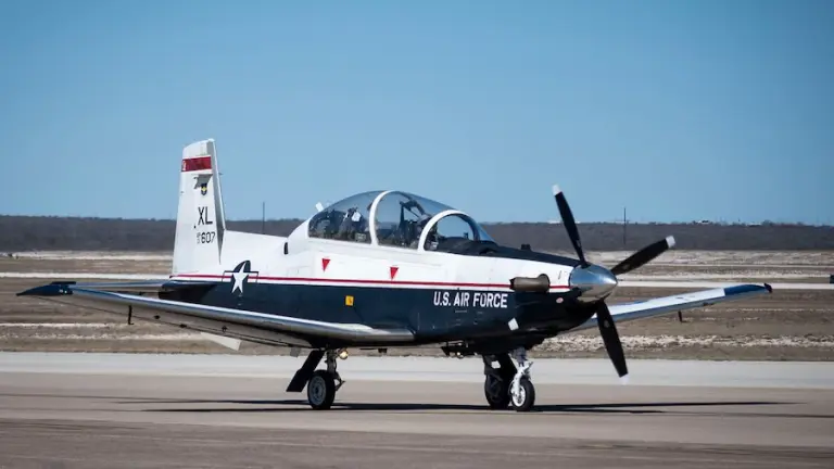 RTX’s Pratt & Whitney Canada has won a nine-year, $1 billion contract from V2X Inc. to overhaul more than 750 PT6A-68 engines for the U.S. Joint Primary Aircraft Training System. The engines power the T-6 trainer fleet used to prepare new military aviators.