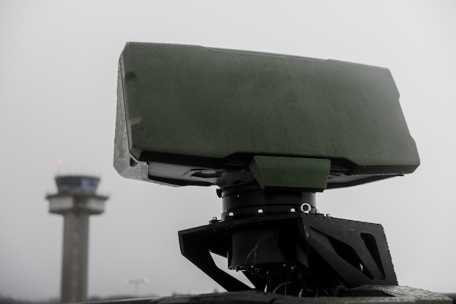Saab UK, Aquark Technologies and the Royal Navy have demonstrated that a distributed Giraffe 1X radar network can maintain a coherent air picture without relying on GPS timing. The UK trial used independent quantum timing sources to keep radars at separate locations synchronised when satellite-based timing was unavailable or compromised.