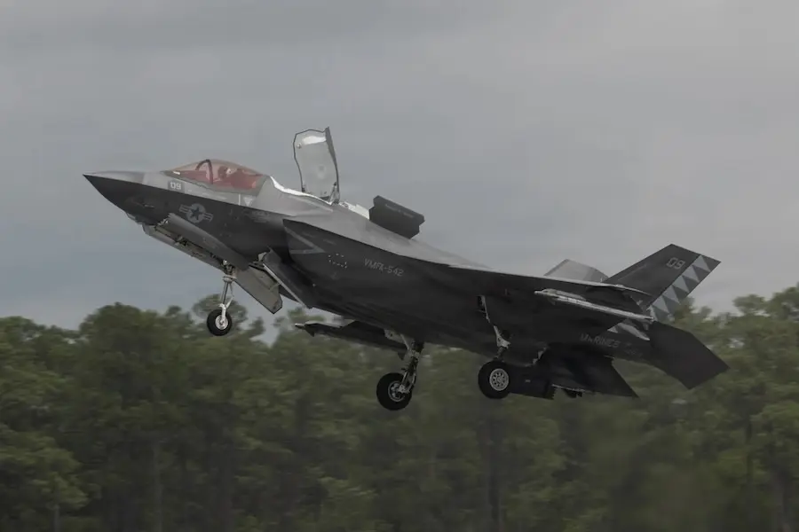 U.S. Marine Corps F-35B crashes at MCAS Miramar after pilot ejects during San Diego flightline mishap