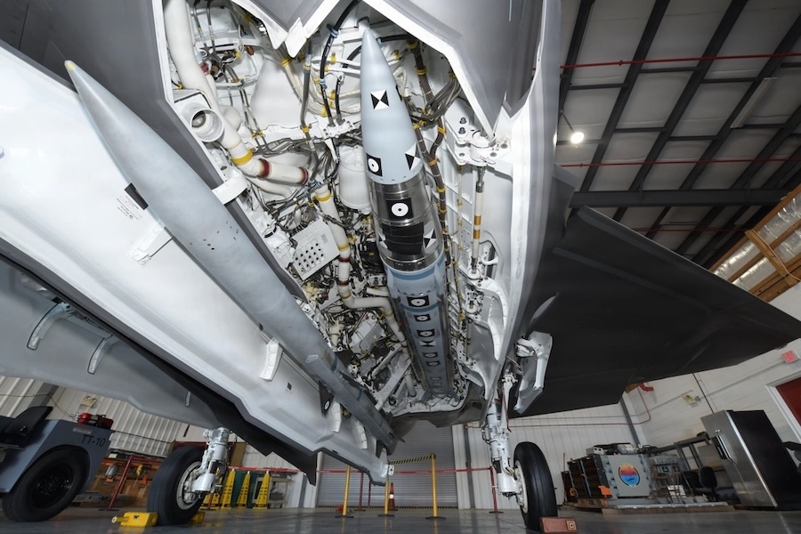 U.S. Navy reveals Raytheon AIM-424 Malice missile with range beyond 250 nautical miles for F/A-18, F-35 and future F/A-XX fighters