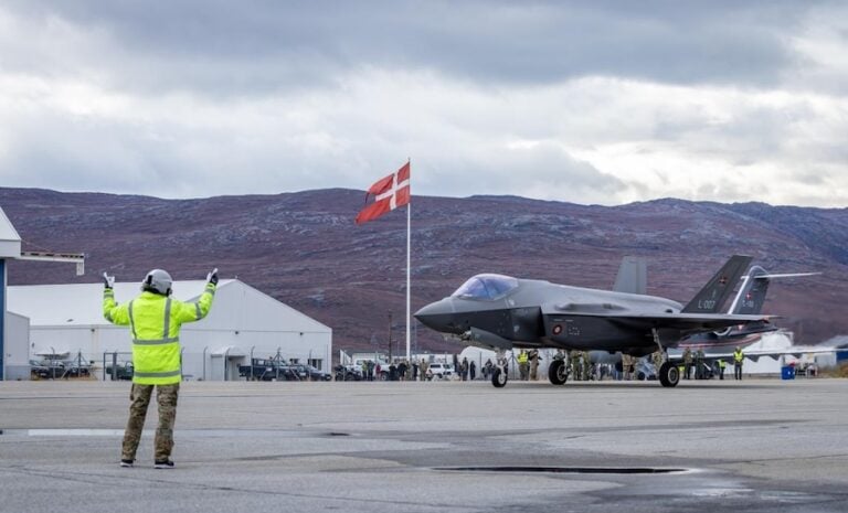 Danish F-35 fighter aircraft have landed in Greenland for the first time during a multinational operation involving U.S. and Canadian combat aircraft. The mission formed part of NATO’s Arctic Sentry effort to strengthen allied presence, surveillance and operational capability in the region.