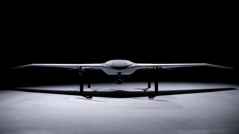 DeltaQuad has launched the Evo-LE, an electric fixed-wing VTOL drone designed to provide longer surveillance coverage across remote and contested areas. The aircraft offers flight times of up to eight hours and a maximum range of 480 km, depending on its payload and operating conditions.