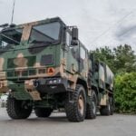 Poland has signed a sublicence agreement with Hanwha Aerospace for local production of selected Homar-K launcher components. The deal provides access to technical documentation and manufacturing rights for the Polish defence industry.
