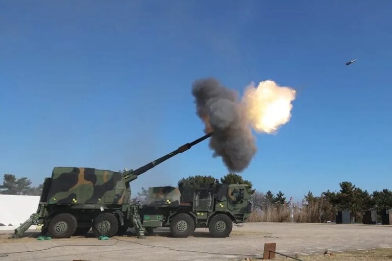 Hanwha Defense USA plans to invest about $2.2 billion in a munitions manufacturing campus at the U.S. Army’s Pine Bluff Arsenal in Arkansas. The facility will produce 155mm propellant charges and base bleed units and is expected to create close to 400 jobs over seven years.