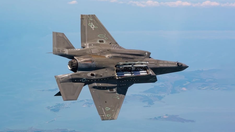 Raytheon says F-35B launched eight StormBreaker weapons simultaneously in Arizona test, expanding strike capacity against moving targets