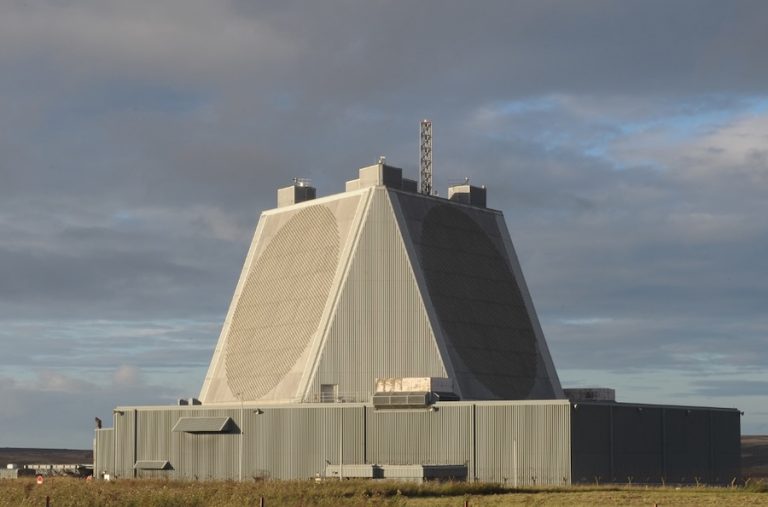 Serco has secured a five-year UK Ministry of Defence contract to continue operating and maintaining the early-warning radar at RAF Fylingdales in North Yorkshire. The agreement will begin in April 2027 and includes an option for a two-year extension.