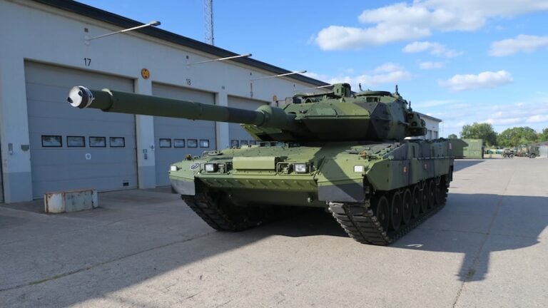 Sweden has received its first Stridsvagn 123A main battle tank, marking the initial delivery under a programme covering 110 upgrades and 44 new Leopard 2A8s. FMV accepted the vehicle in Skövde after its refurbishment and modification at the KNDS Deutschland plant in Munich.