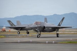 U.S. Marine Corps deploys VMFA-533 F-35B squadron to Japan to reinforce forward aviation readiness across Indo-Pacific region