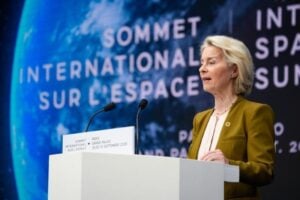 Von der Leyen sets out IRIS² expansion and private investment drive to reduce Europe’s reliance on non-European satellite systems