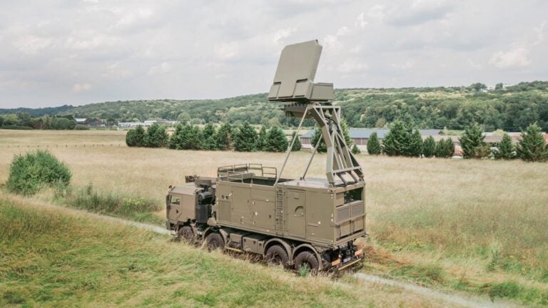 Ireland has agreed to acquire four Thales Ground Master 400 Alpha radars and one Ground Master 200 Multi-Mission All-in-one radar. First deliveries are scheduled for 2027 under an agreement between the Irish Department of Defence and France’s defence procurement agency, the Direction Générale de l’Armement.