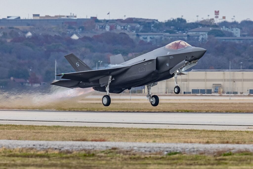 Lockheed Martin’s Polish subsidiary PZL Mielec will manufacture wiring harnesses for the F-35, with the first delivery planned for July 2027. The plant is targeting annual production of approximately 13,000 harnesses and will also take on work producing cockpit structures for UH-60 Black Hawk helicopters.
