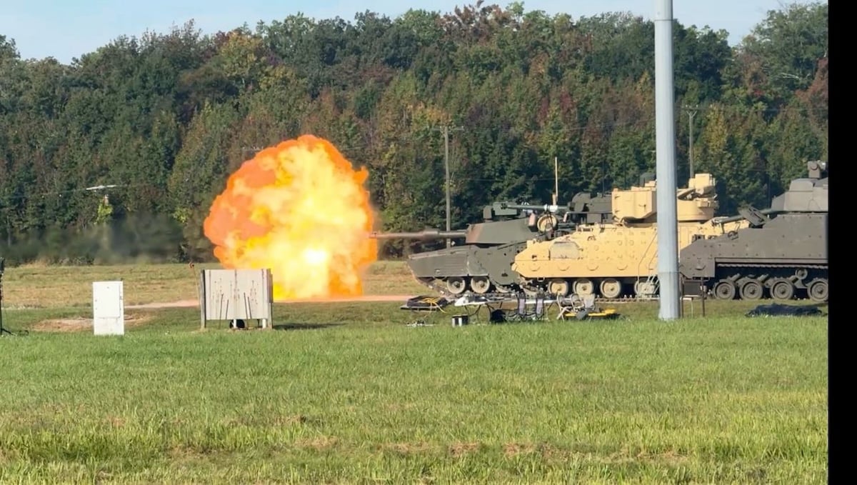 U.S. Army conducts live-fire trials of M1E3 Abrams tank and XM30 infantry fighting vehicle prototypes for future armored forces