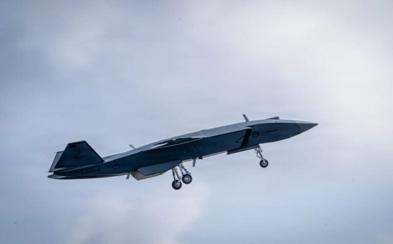 The U.S. Navy has delivered an initial digital test range to Australia’s Department of Defence to evaluate autonomous aircraft software before flight. The system is intended to speed development, reduce testing costs and prepare unmanned platforms to operate alongside crewed fighters.